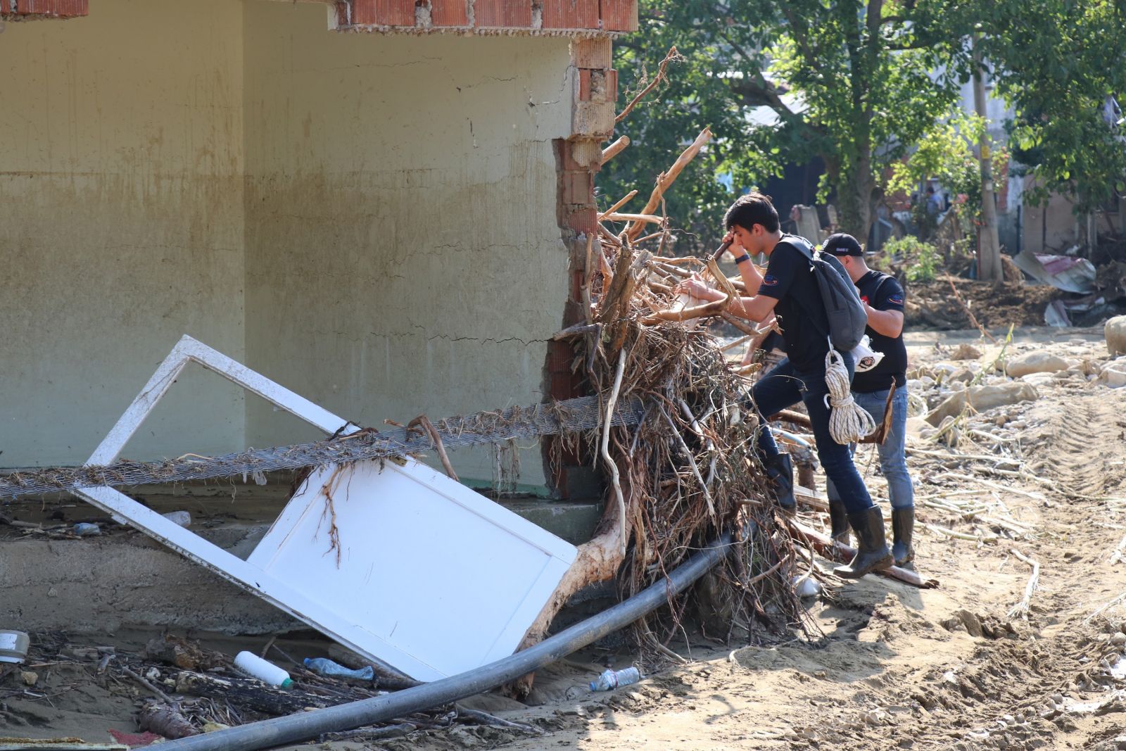 Düzce'de kayıp 6 kişiyi arama çalışmaları devam ediyor